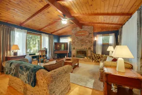 Lakefront Escape: Waterfront Lake Champlain Home - Image 3