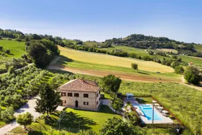 Villa La Fonte 14 con piscina en las colinas de Ripatransone, a 15 minutos del mar Adriático - Image 2