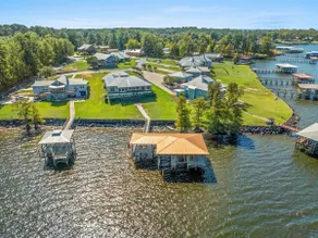 Lake Escape Paradise: Lakefront Retreat | Private - Image 2