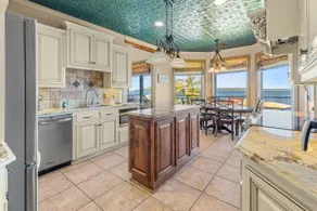 Lake Escape Paradise: Lakefront Retreat | Private - Image 4