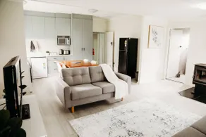 Modern Home - 2 min To CBD - near Lakes & Forests - Image 2