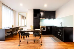 Simple City Stay - Melbourne CBD Apartment - Image 2