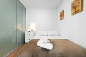 Simple City Stay - Melbourne CBD Apartment - Image 5