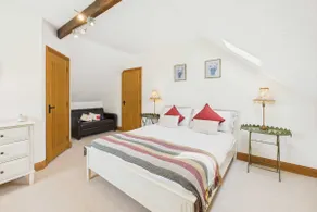 Host & Stay - Dolphin Dream - Image 3