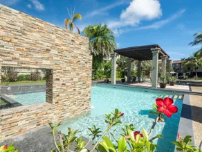 Cairns 2BR Palms Stay Top Floor & Pool View - Image 2