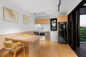 Contemporary Comfort | 1BR + AC, Wi-Fi + Parking - Image 3