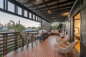 Contemporary Comfort | 1BR + AC, Wi-Fi + Parking - Image 5