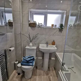 Hale lodge|Stylish House nearTube with freeParking - Image 3
