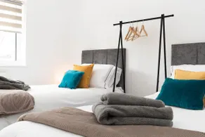 Hale lodge|Stylish House nearTube with freeParking - Image 2