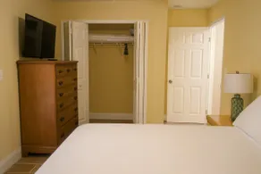 Unit B - Comfy 2BR With En-Suite & Full Kitchen - Image 5