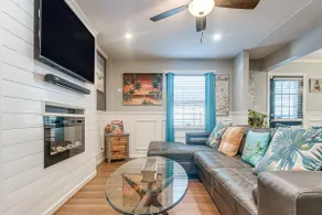 Centrally Located Raleigh Townhome w/ Pool Access - Image 4