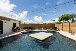 Ocean & River Retreat Heated Pool SpaceX Sleeps 12 - Image 2