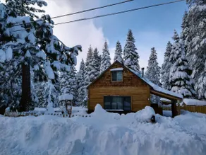 Pine Lantern Retreat - Image 2