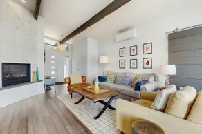 2BR Waterfront home w/deck, W/D & fireplace-views - Image 4