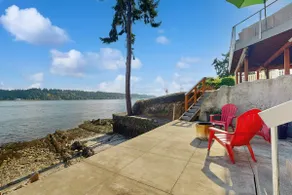 2BR Waterfront home w/deck, W/D & fireplace-views - Image 2