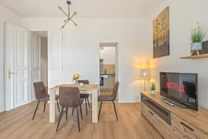 King bed free parking fast wifi pet friendly - Image 2