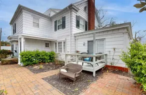 Entire home. Historic, dog-friendly Colonial - Image 3