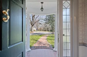 Entire home. Historic, dog-friendly Colonial - Image 4