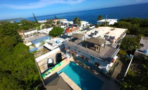 Oceanview Apartment with Rooftop - Image 4