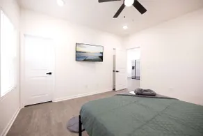 4 Min to Downtown - 10 to Elon - Washer and Dryer - Image 3