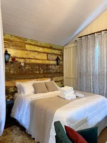 Spring Cabin | Hydro, fireplace and intimate - Image 2