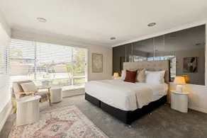 Broadbeach Retreat - 300m walk to the beach - Image 5
