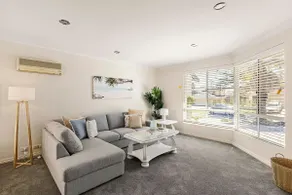 Broadbeach Retreat - 300m walk to the beach - Image 2