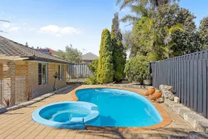 Broadbeach Retreat - 300m walk to the beach - Image 3