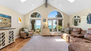 Lakeshore Sunsets - King Bed, Hot tub! - Image 5