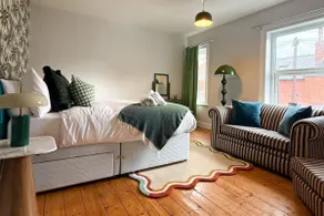 The Linden Lodge, near Cathedral, free parking - Image 3