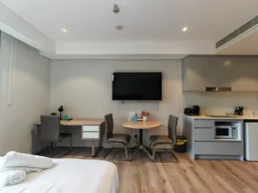 Studio in heart of Roseville - Image 3