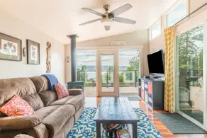 Wolf Beach Cottage by AvantStay | Harbor Views - Image 5