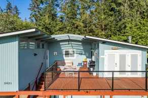 Wolf Beach Cottage by AvantStay | Harbor Views - Image 3