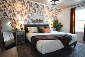 Newly Renovated Old Town King Suite Fire Pit - Image 2