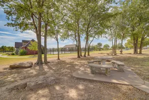 Walk to Park & Pool, Broken Arrow Family Escape! - Image 5