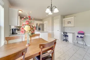 Walk to Park & Pool, Broken Arrow Family Escape! - Image 3
