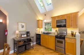 Brand New Upscale Serene Redwood Retreat in Arcata Perfect Couple s Re - Image 5