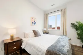 3BR · Steps from McCormick · Balcony & Gym - Image 5