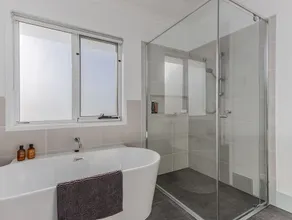 Sugar Shore Retreat - Image 4