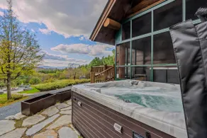 Spruce Moose Lodge, Custom Log Cabin with Hot Tub - Image 3