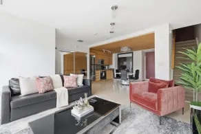 Lux 4BR Townhome, Walk to CN Tower with Parking! - Image 3