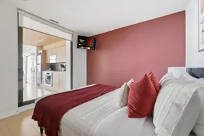 Lux 4BR Townhome, Walk to CN Tower with Parking! - Image 5