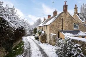 Charming 17th Century Cotswold Cottage - Image 3