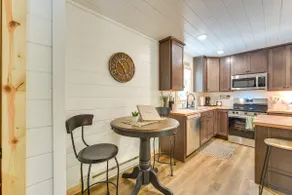 Lake Days, Links & Trails! Danbury Cottage - Image 3