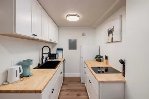 Downtown Anchorage King Suite + Kitchen - Image 5