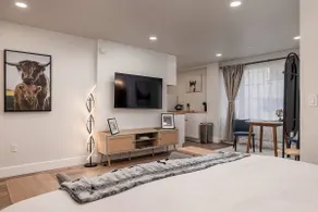 Downtown Anchorage King Suite + Kitchen - Image 3