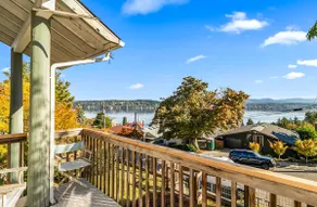 Lake WA View Home. 3 levels - Image 3