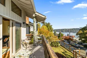 Lake WA View Home. 3 levels - Image 4
