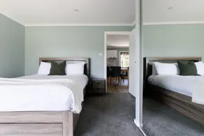Melrose Retreat with Court Access - Image 5