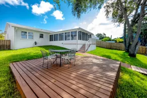 Waterfront Gulf Intercoastal Dockside Dream - Image 4